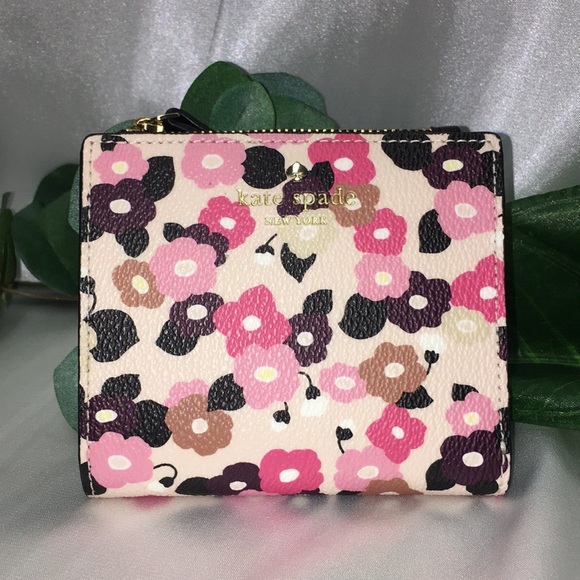 kate spade Handbags - AUTHENTIC KATE SPADE WALLET